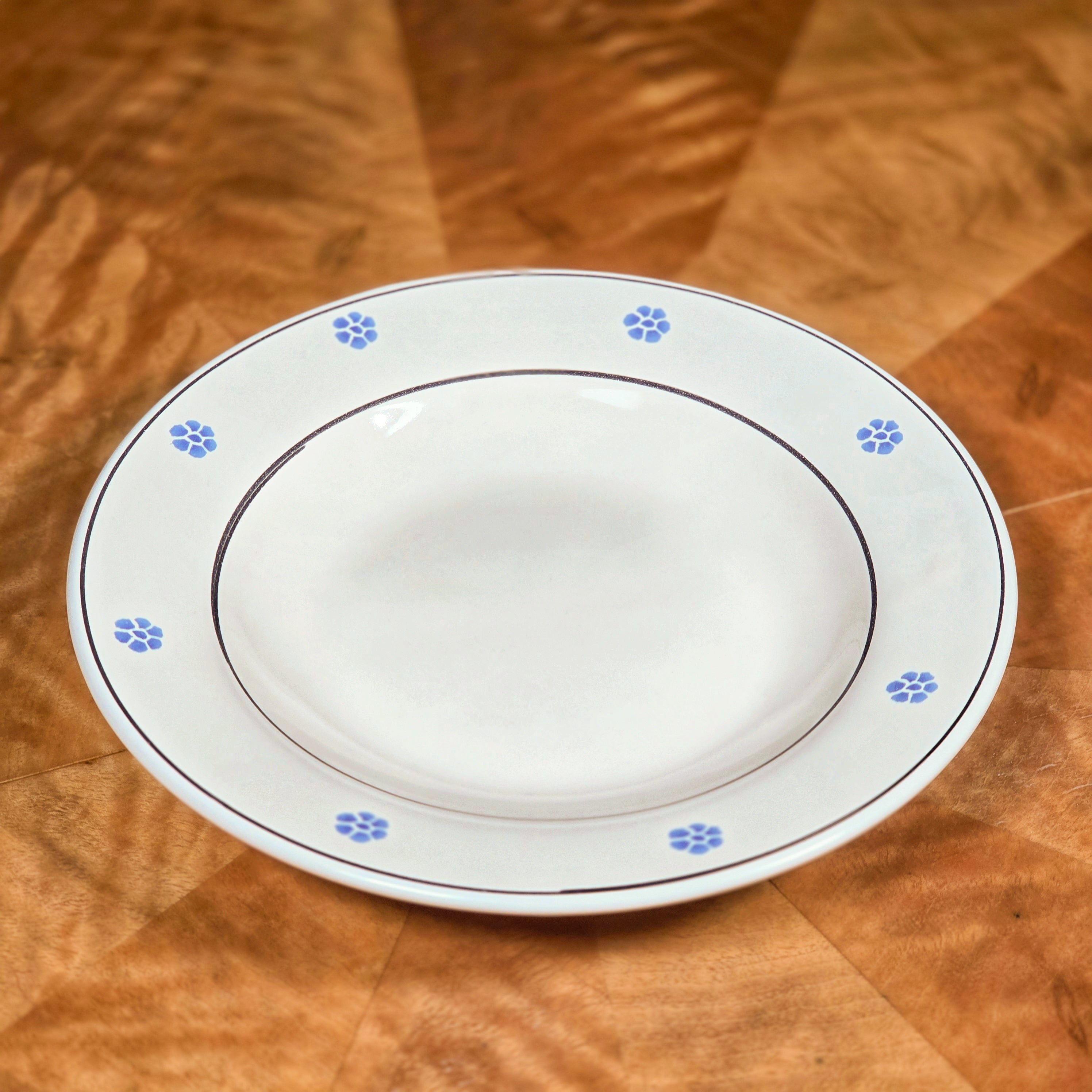 Kalabrischer tiefer Terrakotta-Teller mit Blumenmuster