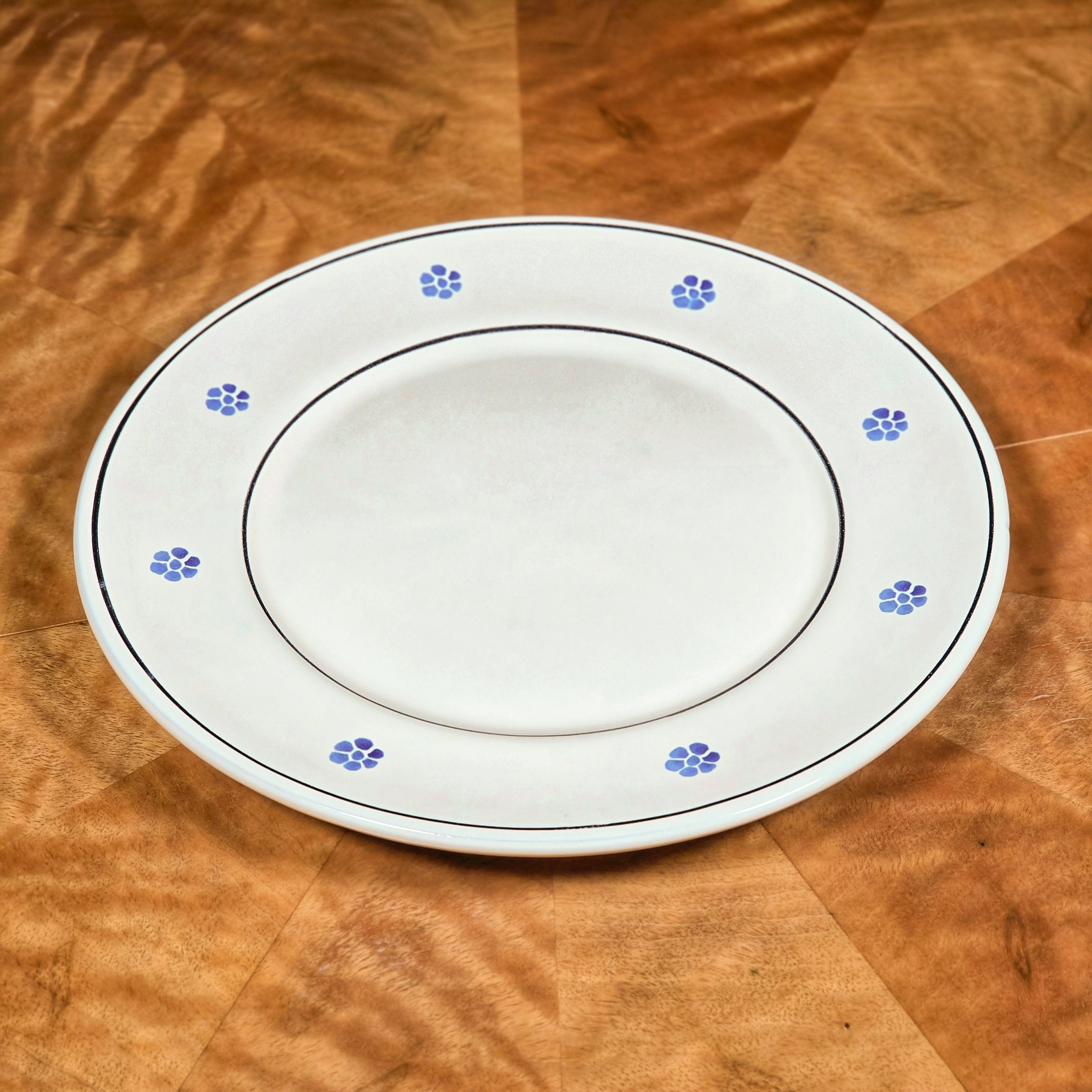 Kalabrischer Terrakotta-Teller mit Blumenmotiv
